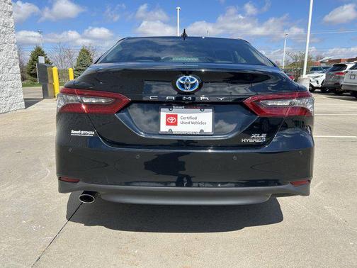 2022 Toyota Camry Hybrid XLE