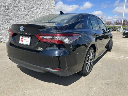 2022 Toyota Camry Hybrid XLE