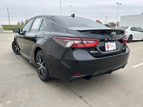 Midnight Black Metallic 2024 Toyota Camry SE