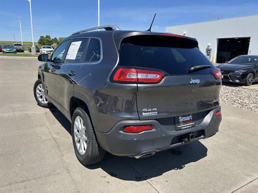 Granite Crystal Metallic Clearcoat 2016 Jeep Cherokee Latitude