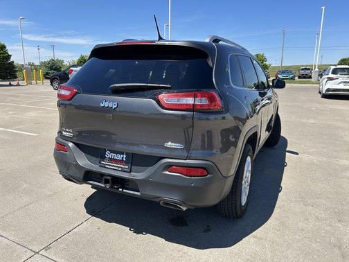 Granite Crystal Metallic Clearcoat 2016 Jeep Cherokee Latitude