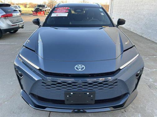 2025 Toyota Crown Signia XLE