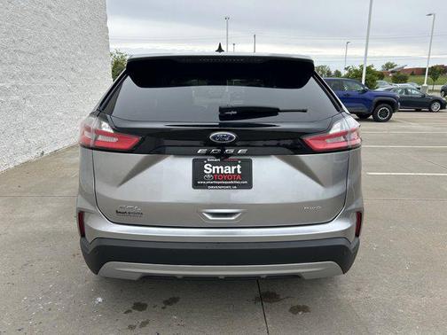 Silver Metallic 2022 Ford Edge SEL
