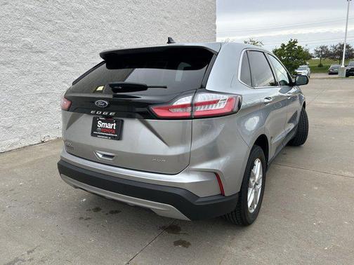 Silver Metallic 2022 Ford Edge SEL