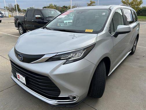 2023 Toyota Sienna XLE 7 Passenger