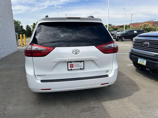 Super White 2020 Toyota Sienna LE