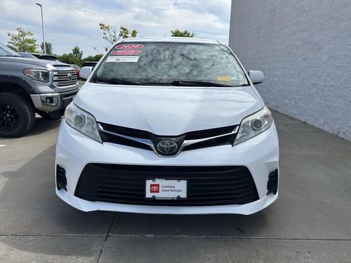 Super White 2020 Toyota Sienna LE
