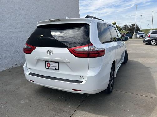 Super White 2020 Toyota Sienna LE