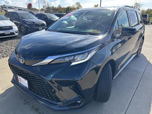 2021 Toyota Sienna XSE 7 Passenger