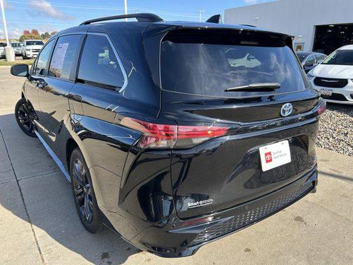 2021 Toyota Sienna XSE 7 Passenger