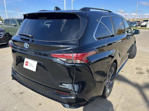 2021 Toyota Sienna XSE 7 Passenger