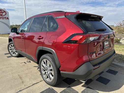 2025 Toyota RAV4 XLE Premium