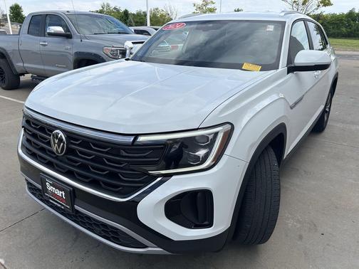 Pure White 2024 Volkswagen Atlas Cross Sport 2.0T SE
