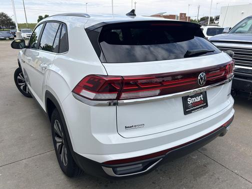 Pure White 2024 Volkswagen Atlas Cross Sport 2.0T SE