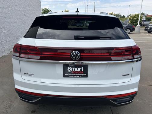 Pure White 2024 Volkswagen Atlas Cross Sport 2.0T SE