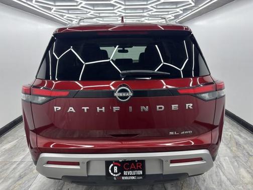 2022 Nissan Pathfinder SL