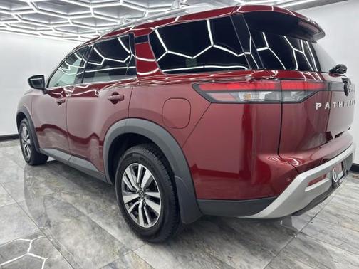 2022 Nissan Pathfinder SL