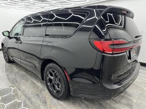 2022 Chrysler Pacifica Hybrid Limited