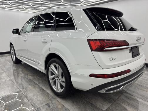 2023 Audi Q7 55 Premium Plus