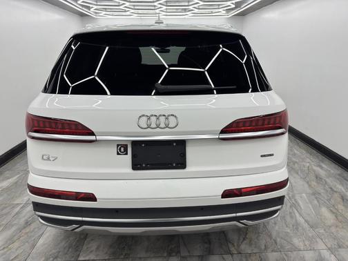 2023 Audi Q7 55 Premium Plus