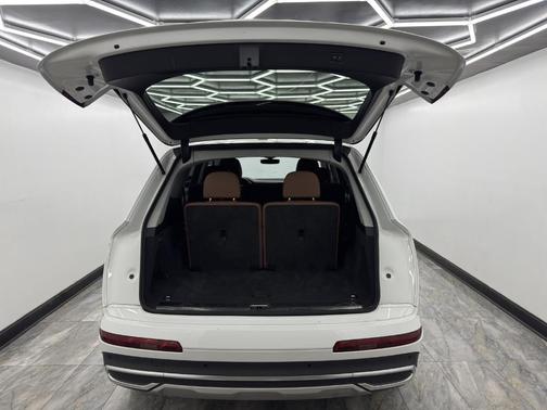 2023 Audi Q7 55 Premium Plus