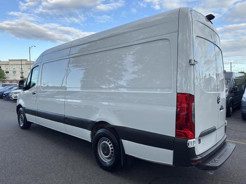2023 Mercedes-Benz Sprinter 2500 HR I44 GAS 170''