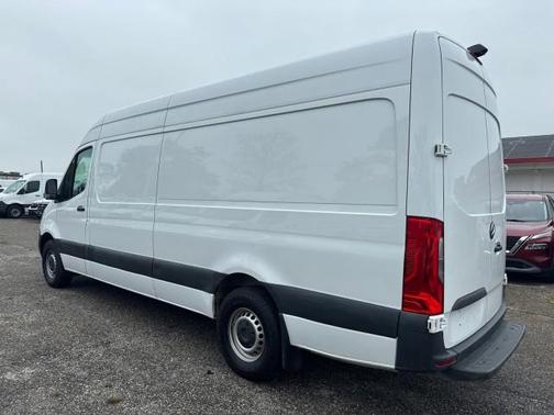 2023 Mercedes-Benz Sprinter 2500 HR I44 GAS 170''