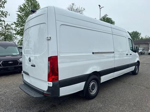 2023 Mercedes-Benz Sprinter 2500 HR I44 GAS 170''