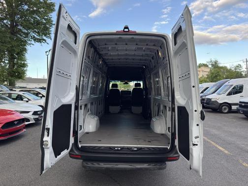 2023 Mercedes-Benz Sprinter 2500 HR I44 GAS 170''