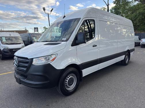 2023 Mercedes-Benz Sprinter 2500 HR I44 GAS 170''