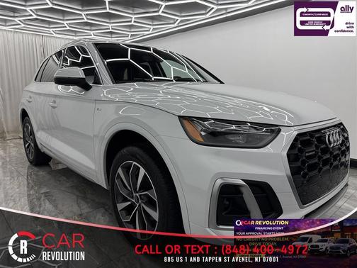 Glacier White Metallic 2024 Audi Q5 45 S line quattro Premium