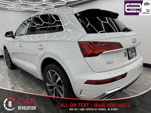 Glacier White Metallic 2024 Audi Q5 45 S line quattro Premium