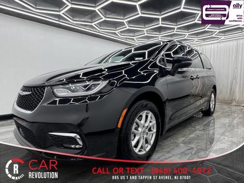 Black 2023 Chrysler Pacifica Touring-L