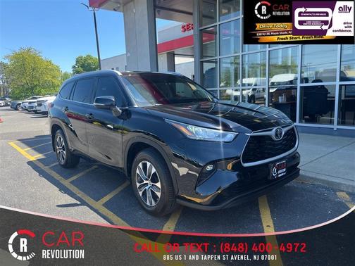 Black 2024 Toyota Highlander XLE