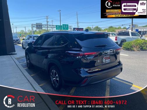 Black 2024 Toyota Highlander XLE