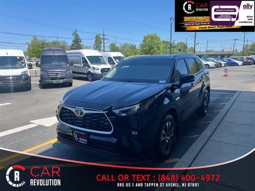 Black 2024 Toyota Highlander XLE