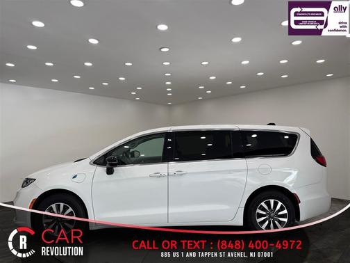 White 2024 Chrysler Pacifica Hybrid Select