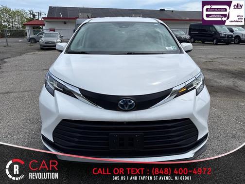 White 2022 Toyota Sienna LE