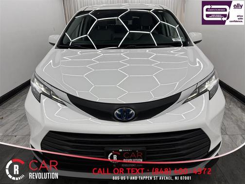 White 2022 Toyota Sienna LE