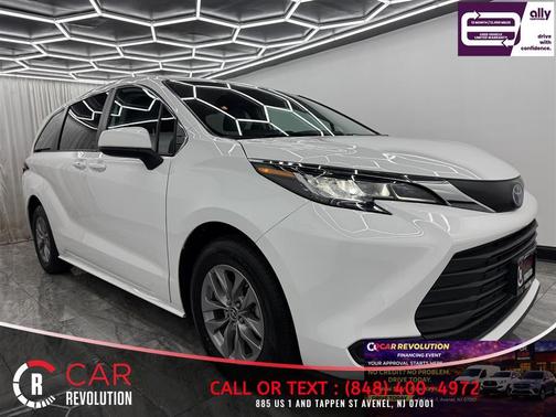 White 2022 Toyota Sienna LE
