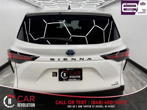White 2022 Toyota Sienna LE