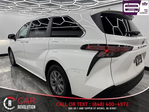 White 2022 Toyota Sienna LE