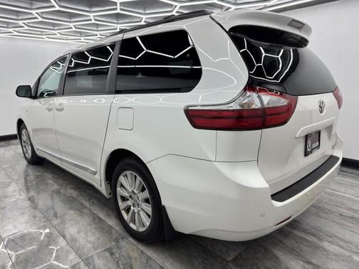 2017 Toyota Sienna XLE Premium