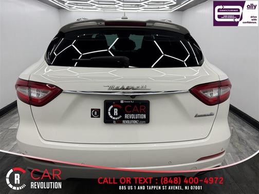 Silver 2017 Maserati Levante Base