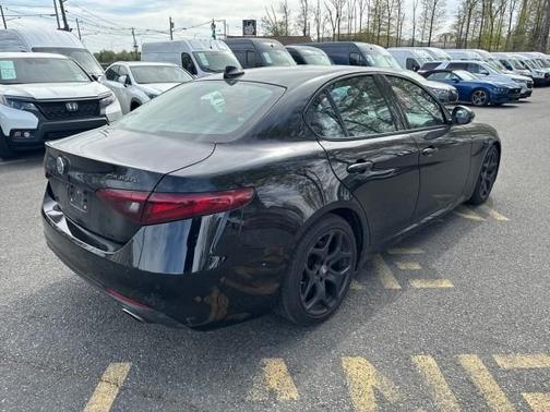 2021 Alfa Romeo Giulia Base