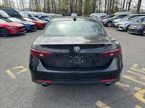 2021 Alfa Romeo Giulia Base