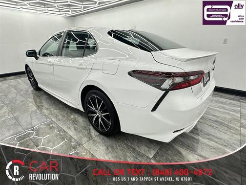 White 2022 Toyota Camry SE