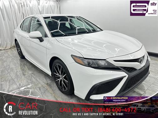 White 2022 Toyota Camry SE