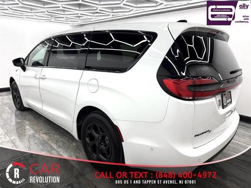 2024 Chrysler Pacifica Hybrid Select