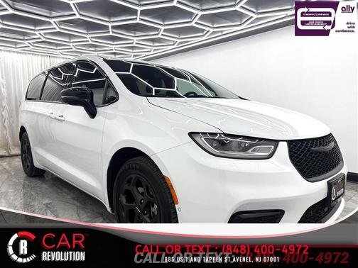 2024 Chrysler Pacifica Hybrid Select